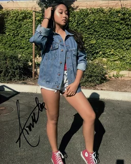 Anneston Pisayavong autograph