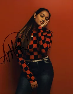 Alyssa Raghu autograph