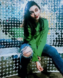 Issie Swickle autograph