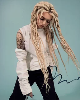 Zhavia Ward autograph