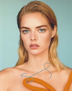 Samara Weaving autograph