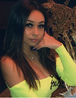 Josie Alesia autograph