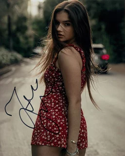 Alexis Jayde Burnett autograph