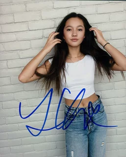 Lily Chee autograph