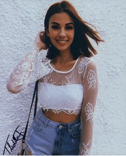 Thalita Ferrez autograph