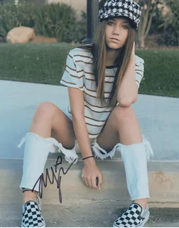 Mads Lewis autograph