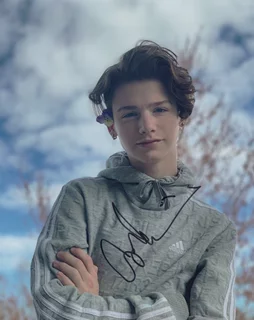 Payton Moormeier autograph