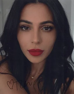 Teni Panosian autograph