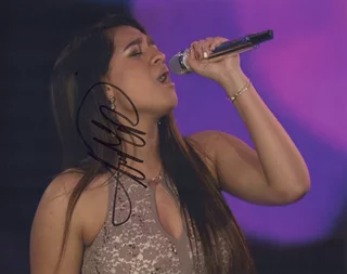 Alyssa Raghu autograph