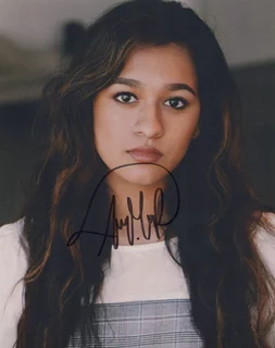 Alyssa Raghu autograph