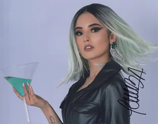 Laura Sanchez autograph