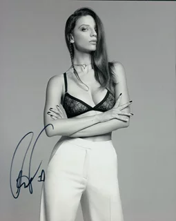 Angela Sarafyan autograph