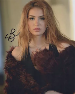 Saxon Sharbino autograph