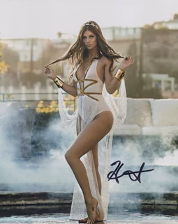 Hannah Stocking autograph