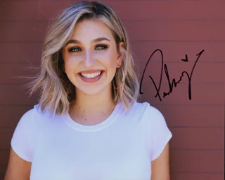 Presley Tennant autograph