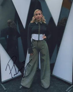 Presley Tennant autograph