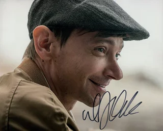 DJ Qualls autograph