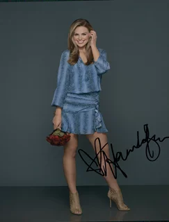 Hannah Brown autograph