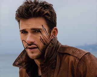 Scott Eastwood autograph