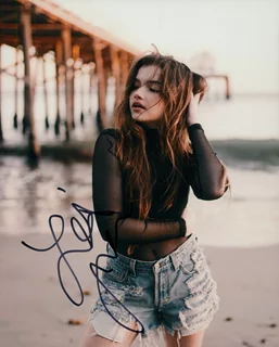 Alexis Jayde Burnett autograph