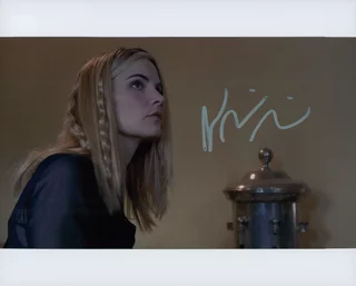 Jennifer Jason Leigh autograph