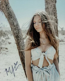 Mads Lewis autograph