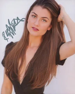 Rachel Matthews autograph