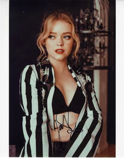 Jade Pettyjohn autograph