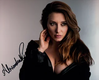 Alexandra Vino autograph
