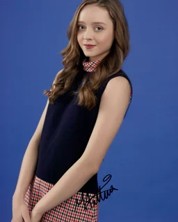 Madeleine Arthur autograph