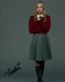 Madeleine Arthur autograph