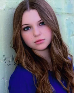 Sammi Hanratty autograph