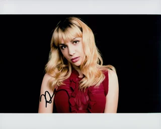 Hanna Marks autograph