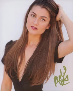 Rachel Matthews autograph