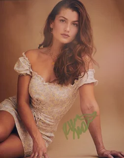 Rachel Matthews autograph