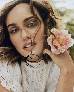 Leighton Meester autograph