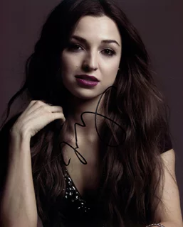 Jessica Meraz autograph