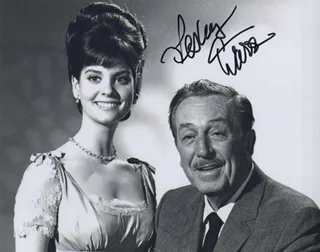 Lesley Ann Warren autograph