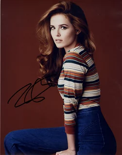 Zoey Deutch autograph
