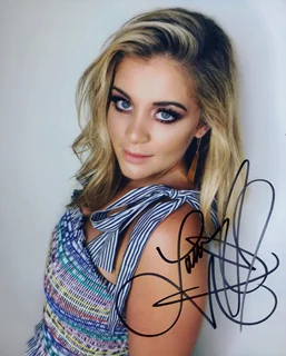 Lauren Alaina autograph