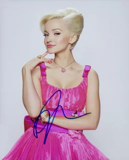 Dove Cameron autograph
