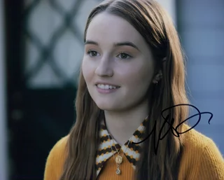Kaitlyn Dever autograph