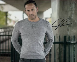 Joe Nieves autograph