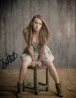 Brittany Robertson autograph