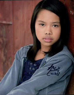 Nikki Castillo autograph