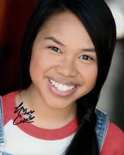 Nikki Castillo autograph