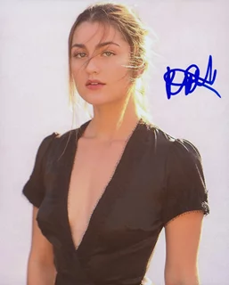 Rachel Matthews autograph