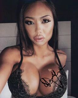 Stacey Shalene autograph
