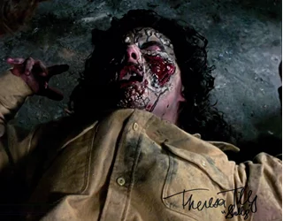 Theresa Tilly autograph