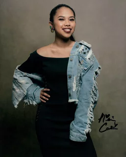 Nikki Castillo autograph